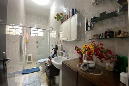 Casa à venda com 180m², 4 quartos e 3 vagas Casa à venda com 180m², 4 quartos e 3 vagasBanheiro