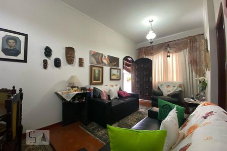 Casa à venda com 180m², 4 quartos e 3 vagas Casa à venda com 180m², 4 quartos e 3 vagasSala