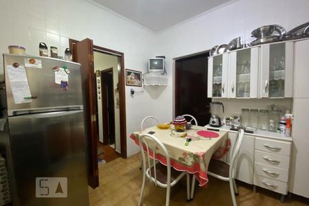 Casa à venda com 180m², 4 quartos e 3 vagas Casa à venda com 180m², 4 quartos e 3 vagasCozinha