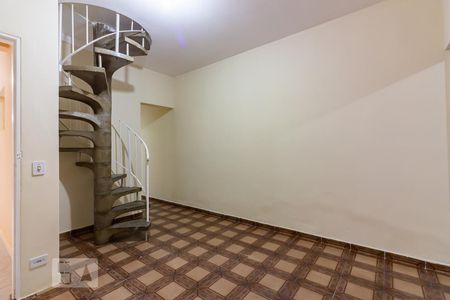 Sala de casa para alugar com 2 quartos, 80m² em Vila Menk, Osasco