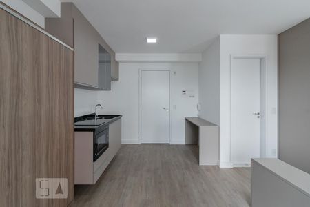 Sala/Quarto/Cozinha de kitnet/studio para alugar com 1 quarto, 33m² em Mirandópolis, São Paulo