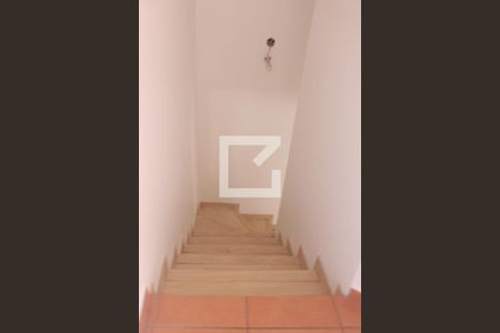 Casa à venda com 100m², 2 quartos e 1 vagaEscada