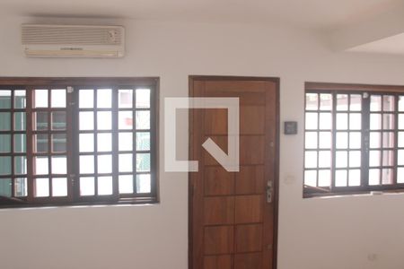 Sala de casa à venda com 2 quartos, 100m² em Vila Pirajussara, São Paulo