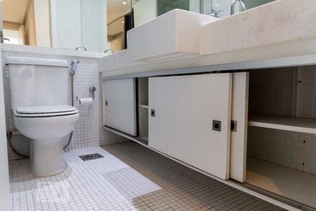 Apartamento para alugar com 117m², 2 quartos e 2 vagasArmário Banheiro Suíte 1