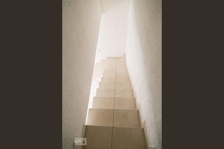 Escada de casa de condomínio para alugar com 1 quarto, 30m² em Quarta Parada, São Paulo