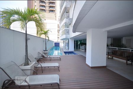 Apartamento à venda com 100m², 3 quartos e 2 vagasÁrea comum - Piscina