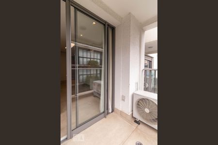 Studio para alugar com 32m², 1 quarto e 1 vaga Studio para alugar com 32m², 1 quarto e 1 vagaVaranda