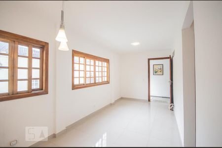 Sala de casa para alugar com 2 quartos, 60m² em Jardim Virginia Bianca, São Paulo