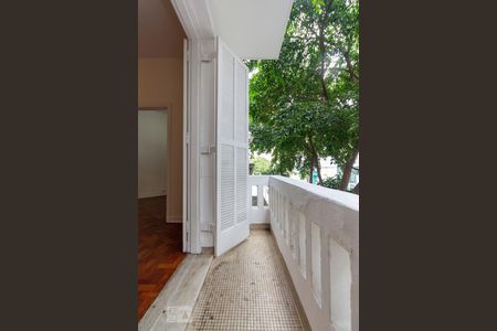 Apartamento para alugar com 104m², 2 quartos e sem vaga Apartamento para alugar com 104m², 2 quartos e sem vagaVaranda