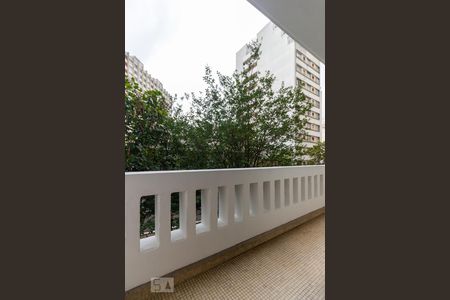 Apartamento para alugar com 104m², 2 quartos e sem vaga Apartamento para alugar com 104m², 2 quartos e sem vagaVaranda