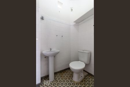 Apartamento para alugar com 104m², 2 quartos e sem vaga Apartamento para alugar com 104m², 2 quartos e sem vagaBanheiro de serviço