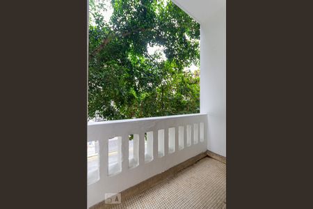 Apartamento para alugar com 104m², 2 quartos e sem vaga Apartamento para alugar com 104m², 2 quartos e sem vagaVaranda