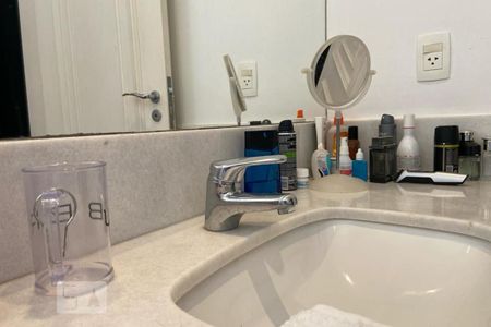 Casa à venda com 465m², 4 quartos e 4 vagasBanheiro - Torneira