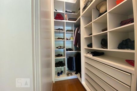 Casa à venda com 465m², 4 quartos e 4 vagasCloset da Suíte 3