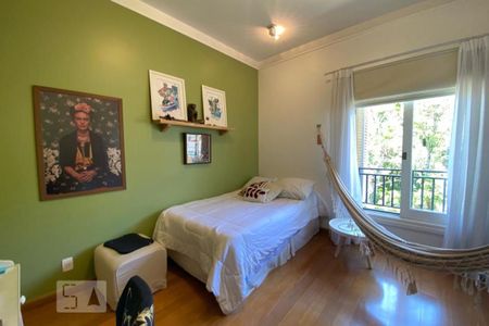 Casa à venda com 465m², 4 quartos e 4 vagasSuíte 2