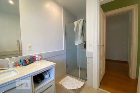 Casa à venda com 465m², 4 quartos e 4 vagasBanheiro da Suíte 2