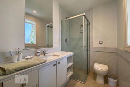 Casa à venda com 465m², 4 quartos e 4 vagasBanheiro da Suíte 4