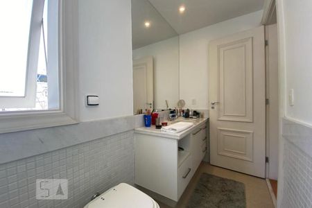 Casa à venda com 465m², 4 quartos e 4 vagasBanheiro da Suíte 3