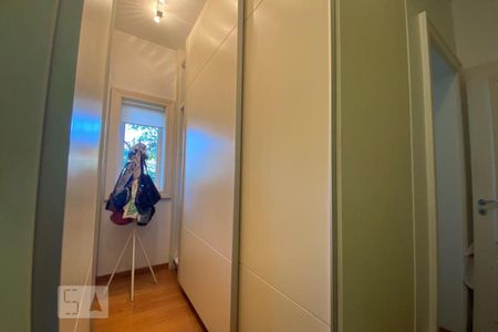 Casa à venda com 465m², 4 quartos e 4 vagasSuíte 2 - Armários