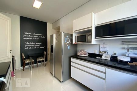 Casa à venda com 465m², 4 quartos e 4 vagasCozinha