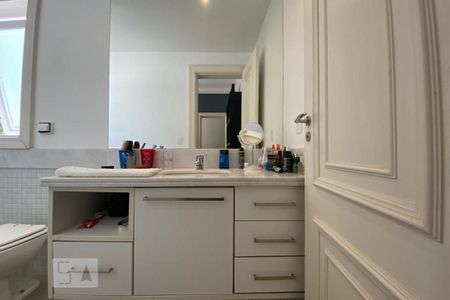 Casa à venda com 465m², 4 quartos e 4 vagasBanheiro da Suíte 3
