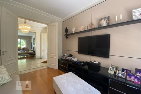 Casa à venda com 465m², 4 quartos e 4 vagasSala de TV