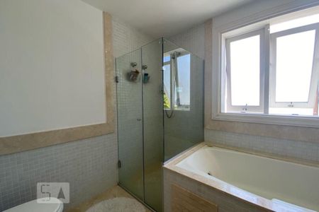 Casa à venda com 465m², 4 quartos e 4 vagasBanheira