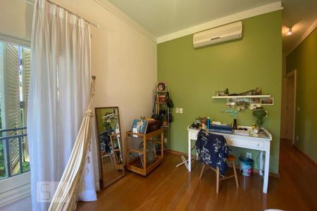 Casa à venda com 465m², 4 quartos e 4 vagasSuíte 2