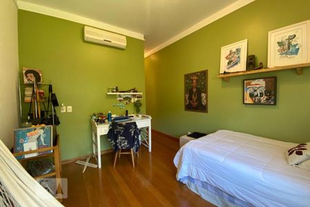 Casa à venda com 465m², 4 quartos e 4 vagasSuíte 2