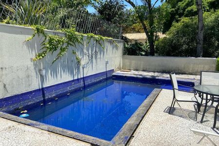 Casa à venda com 465m², 4 quartos e 4 vagasPiscina