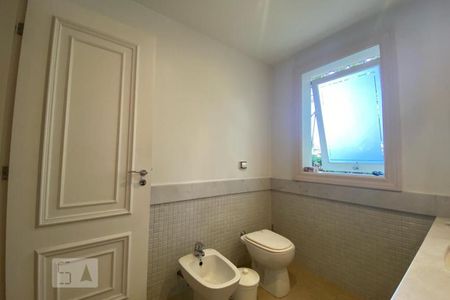 Casa à venda com 465m², 4 quartos e 4 vagasBanheiro da Suíte 2
