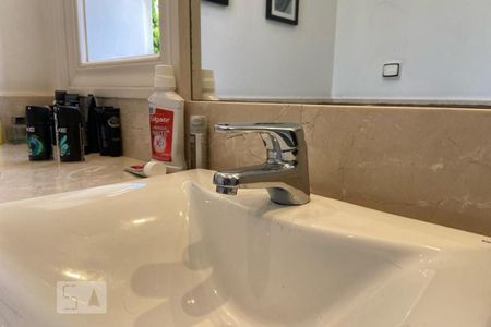 Casa à venda com 465m², 4 quartos e 4 vagasBanheiro - Torneira