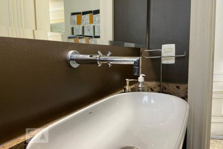 Casa à venda com 465m², 4 quartos e 4 vagasBanheiro - Torneira