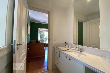 Casa à venda com 465m², 4 quartos e 4 vagasBanheiro da Suíte 4
