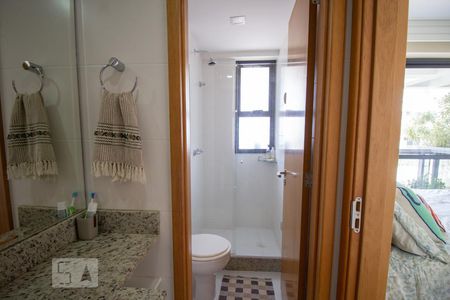 Apartamento à venda com 90m², 3 quartos e 2 vagasBanheiro da Suíte 2 e 3