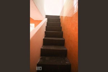 Casa para alugar com 50m², 2 quartos e sem vagaescada