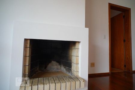 Sala - Lareira de apartamento para alugar com 3 quartos, 150m² em Independência, Porto Alegre