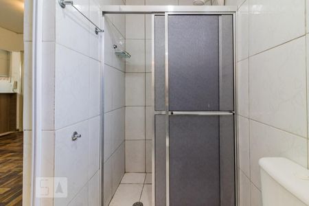 Banheiro de kitnet/studio à venda com 1 quarto, 40m² em Medianeira, Porto Alegre