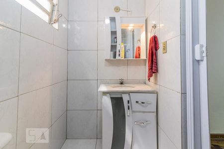 Banheiro de kitnet/studio à venda com 1 quarto, 40m² em Medianeira, Porto Alegre