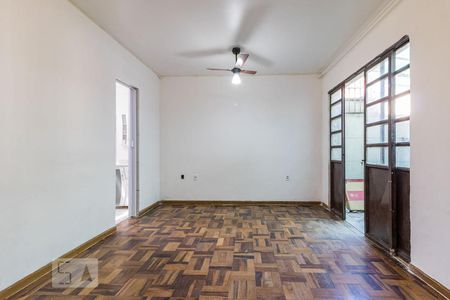Sala/Quarto de kitnet/studio à venda com 1 quarto, 40m² em Medianeira, Porto Alegre