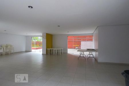 Apartamento para alugar com 42m², 2 quartos e 1 vaga Apartamento para alugar com 42m², 2 quartos e 1 vagaÁrea comum - Salão de festas