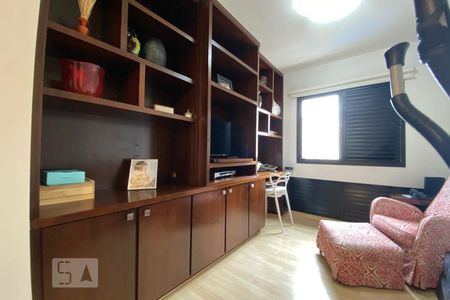 Apartamento à venda com 159m², 3 quartos e 3 vagas Apartamento à venda com 159m², 3 quartos e 3 vagasEscritório