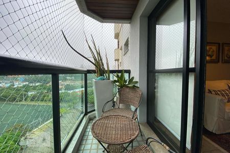 Apartamento à venda com 159m², 3 quartos e 3 vagas Apartamento à venda com 159m², 3 quartos e 3 vagasSacada