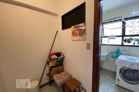 Apartamento à venda com 159m², 3 quartos e 3 vagas Apartamento à venda com 159m², 3 quartos e 3 vagasQuarto de Serviço