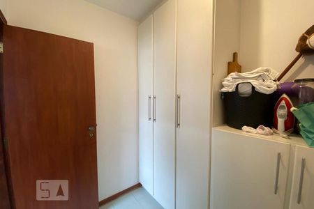 Apartamento à venda com 159m², 3 quartos e 3 vagas Apartamento à venda com 159m², 3 quartos e 3 vagasQuarto de Serviço