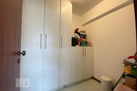 Apartamento à venda com 159m², 3 quartos e 3 vagas Apartamento à venda com 159m², 3 quartos e 3 vagasQuarto de Serviço