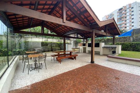 Apartamento à venda com 159m², 3 quartos e 3 vagas Apartamento à venda com 159m², 3 quartos e 3 vagasÁrea comum - Churrasqueira