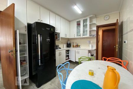 Apartamento à venda com 159m², 3 quartos e 3 vagas Apartamento à venda com 159m², 3 quartos e 3 vagasCozinha