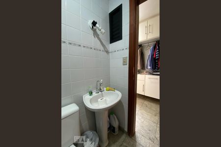 Apartamento à venda com 159m², 3 quartos e 3 vagas Apartamento à venda com 159m², 3 quartos e 3 vagasBanheiro de Serviço