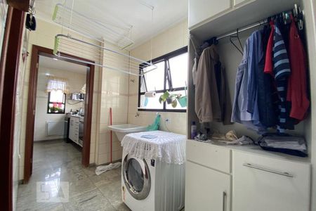 Apartamento à venda com 159m², 3 quartos e 3 vagas Apartamento à venda com 159m², 3 quartos e 3 vagasÁrea de Serviço